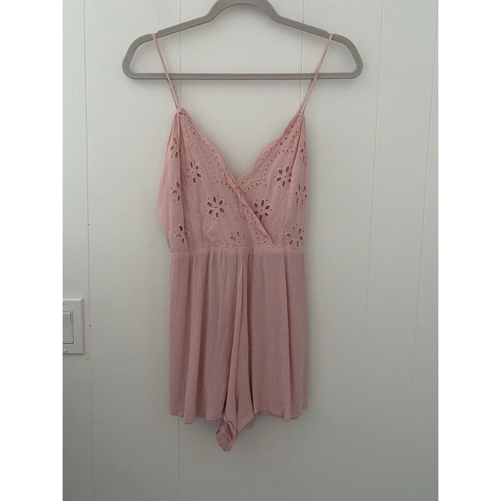 Francesca's Mi Ami Surplice Romper‎ Size Medium Pink Eyelet